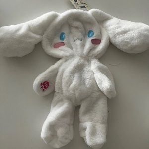 BNW Unstuffed cinnamonroll build a bear